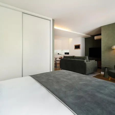 Apartment Whome Light-filled With A True Neighborhood Feel