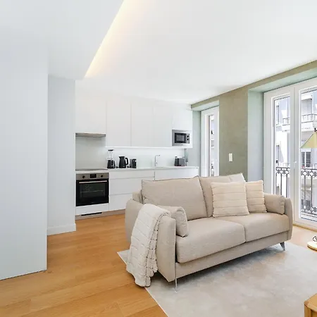 Apartment Whome Light-filled With A True Neighborhood Feel *